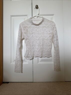 Women’s White Lace Long-Sleeve Mock Neck Top